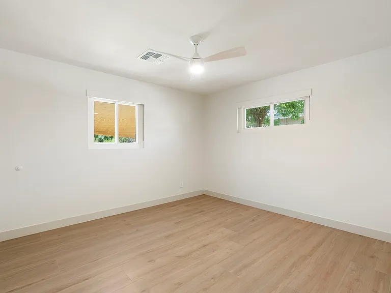 715 W Oregon Ave — Photo 22