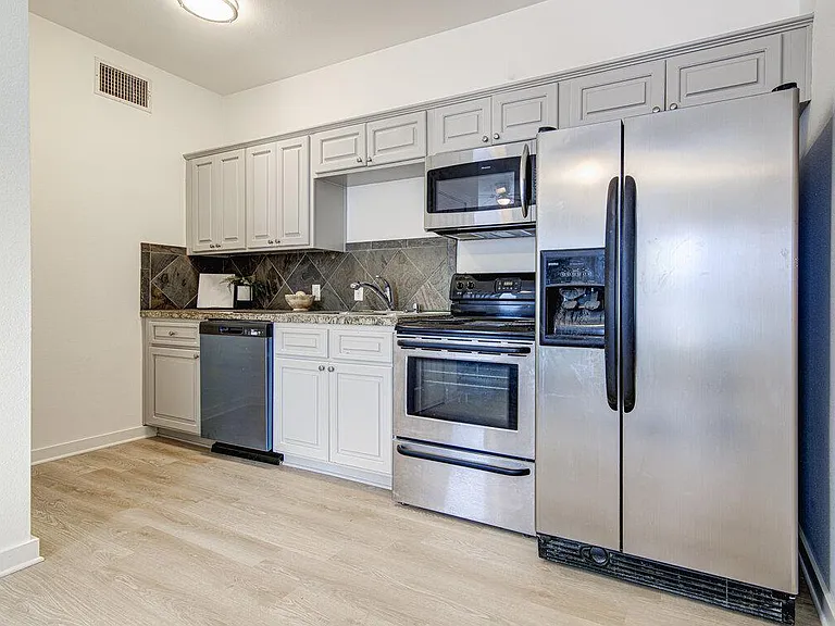 2106 Cullen Ave #208 — Photo 6