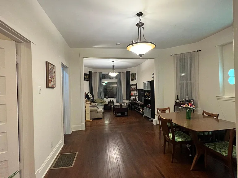 2060 N California Ave #1 — Photo 4