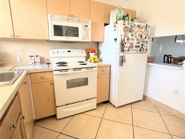 8130 Sunrise Lakes Blvd APT 202, Sunrise, FL 33322