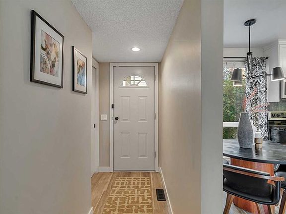5th image of 431 S Brae Glen Cres SW