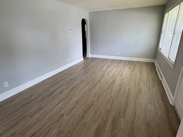 208 Hargrave Ave — Photo 4