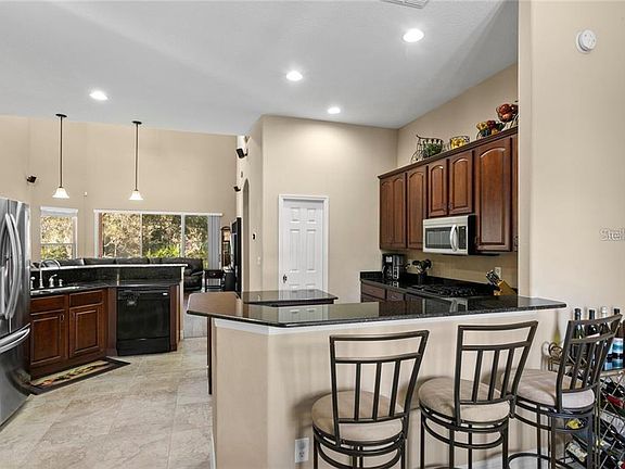 5th image of 20416 Walnut Grove Ln