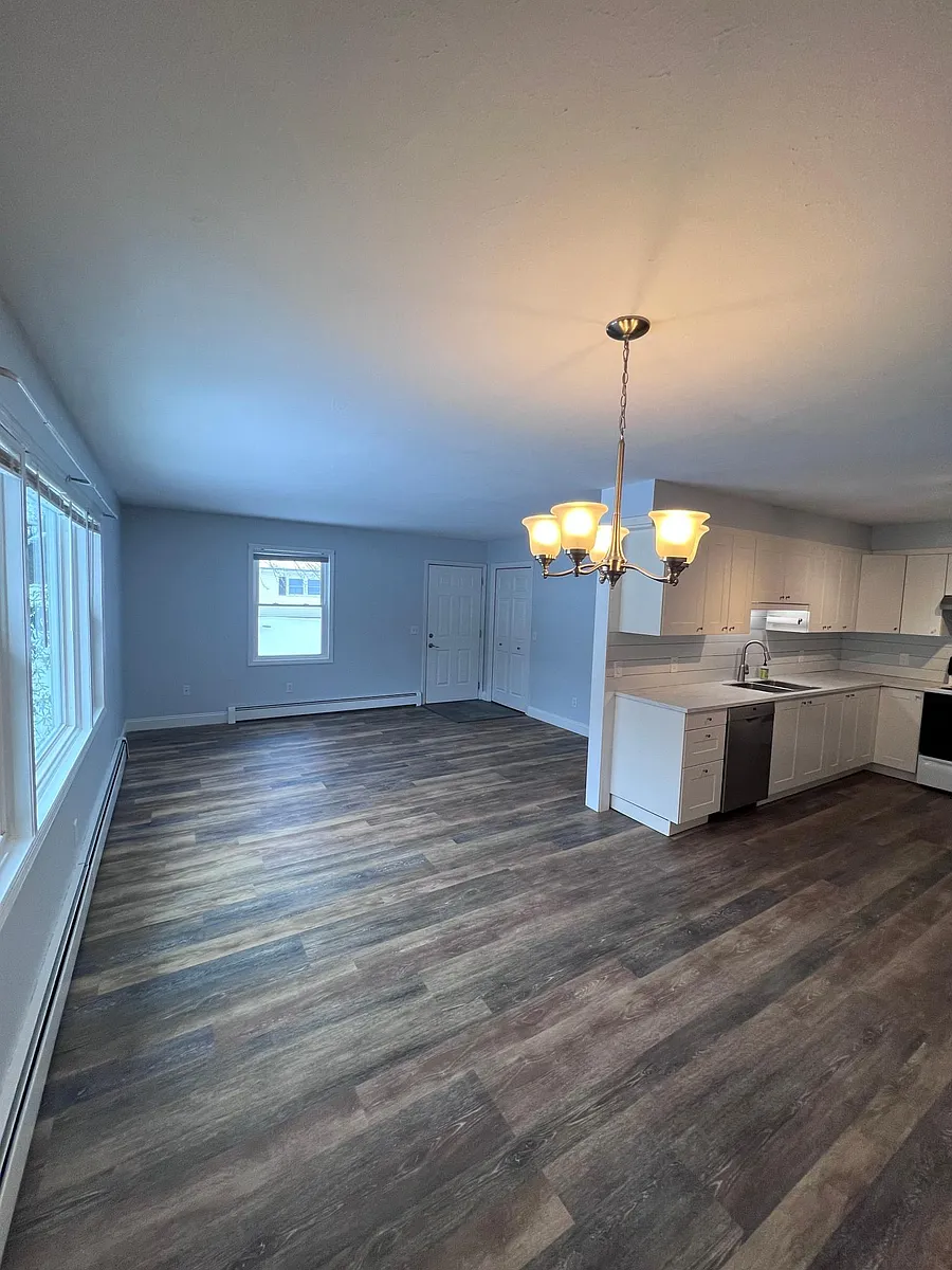 Open concept kitchen, dining, and living area. - 81 Holbrook Ct