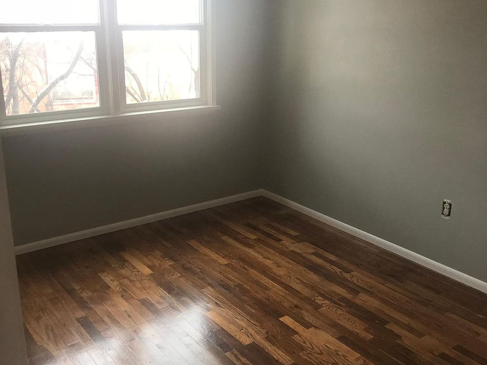 Smaller bedroom