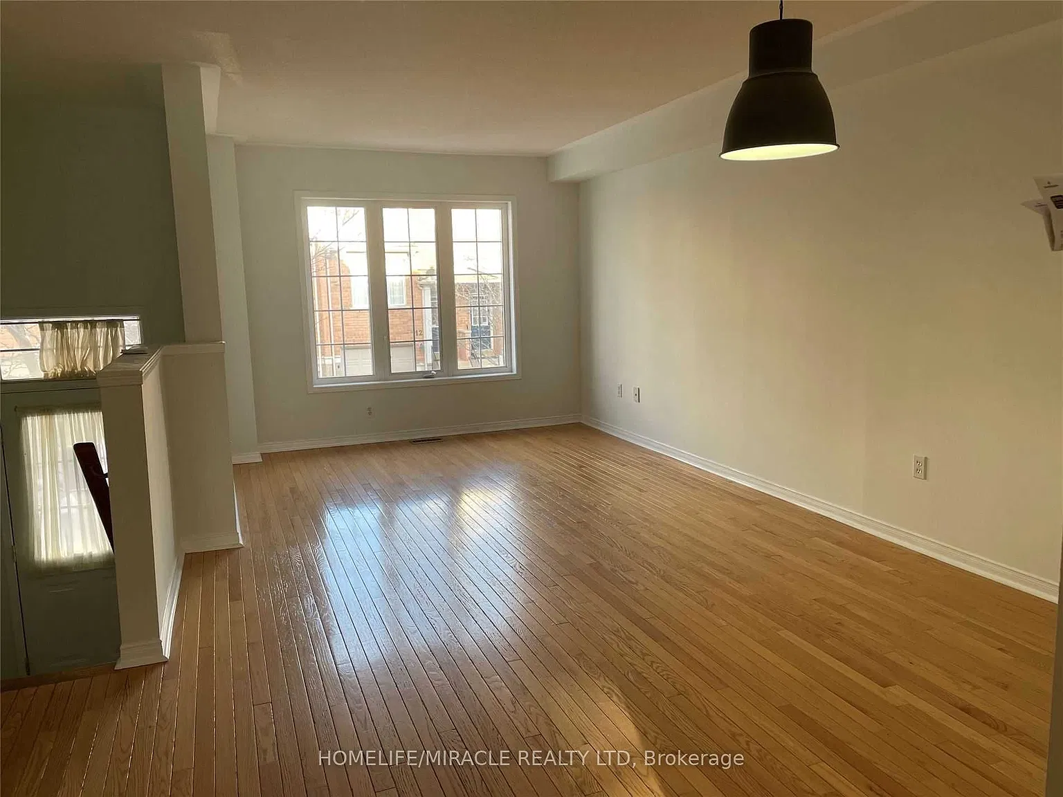 4 bed, $3,400 — Photo 2