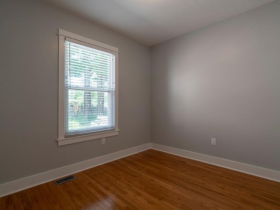 4th image of 1006 Sigsbee St SE #1