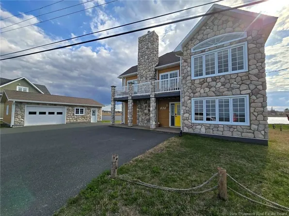 836 John Cormier, Beresford, NB E8K 1W1