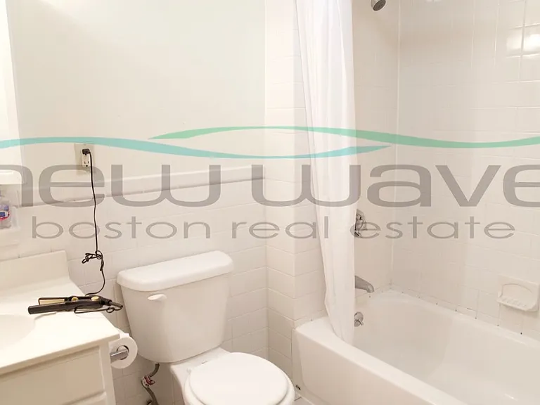55 Queensberry St #A — Photo 1