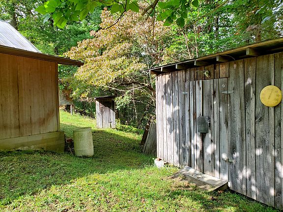 4th image of 341 Black Hill Dr