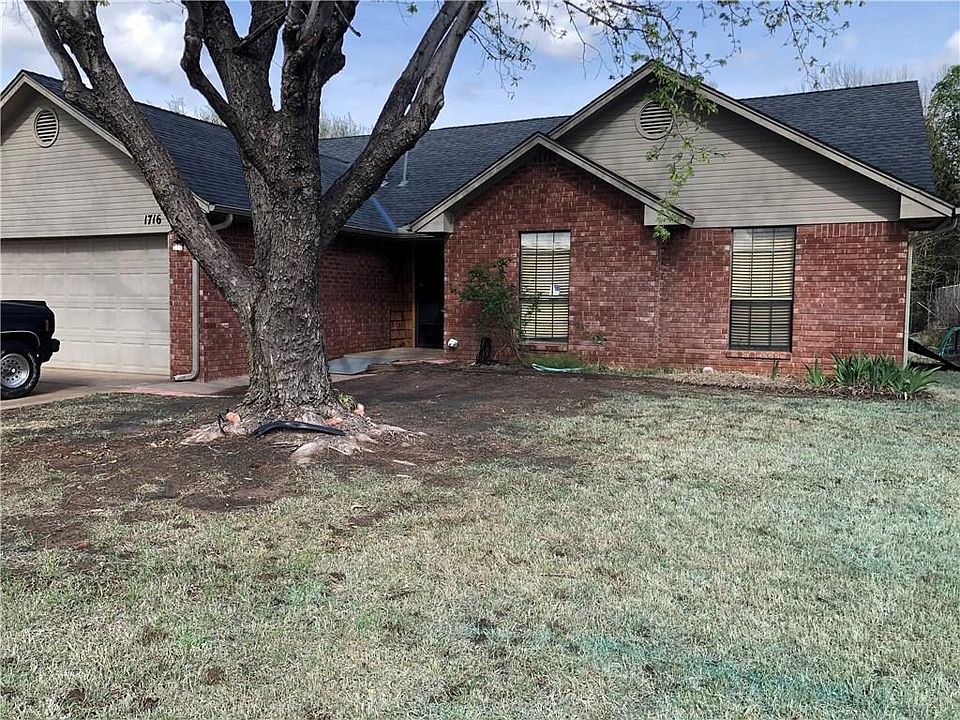 2nd image of 1716 Magnolia Ln