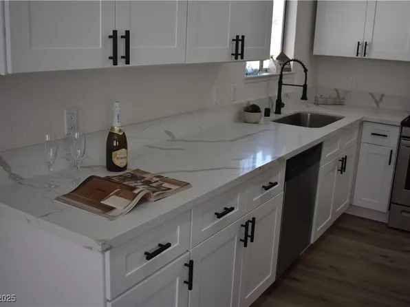 8068 Cetus Cir, Las Vegas, NV 89128