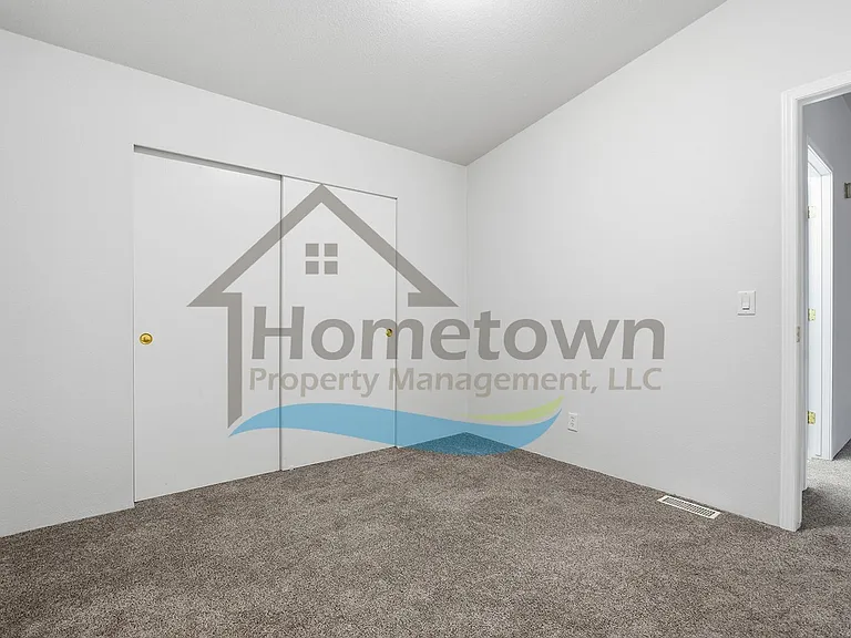 5425 E Grove Ave — Photo 28
