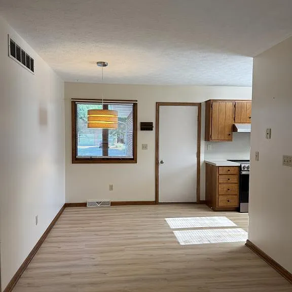 2812 Eastwood Dr — Photo 3