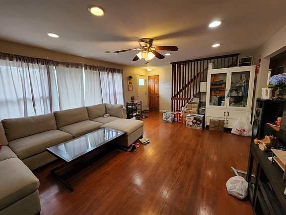 2nd image of 5653 N Harlem Ave