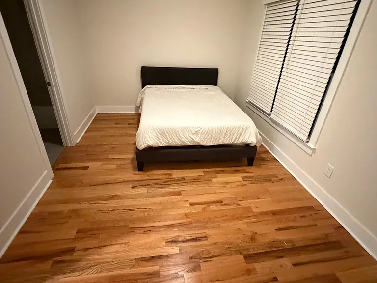Oakland Ter SW — Photo 1