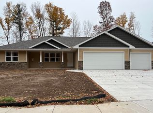 1277 Velsen Rd, Green Bay, WI 54313