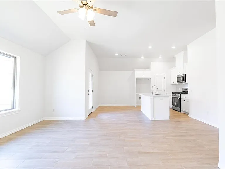 3224 Alameda St — Photo 4