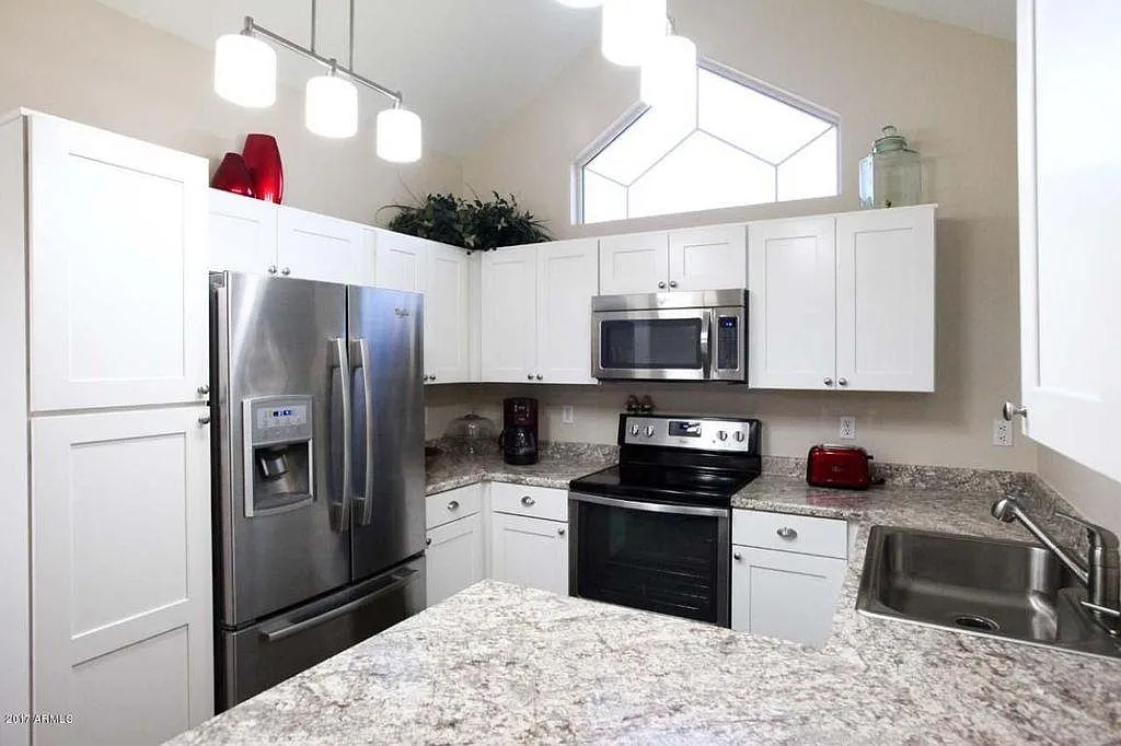 1633 E Lakeside Dr — Photo 3