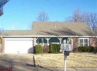 324 Whitehall Dr, Ballwin, MO 63021