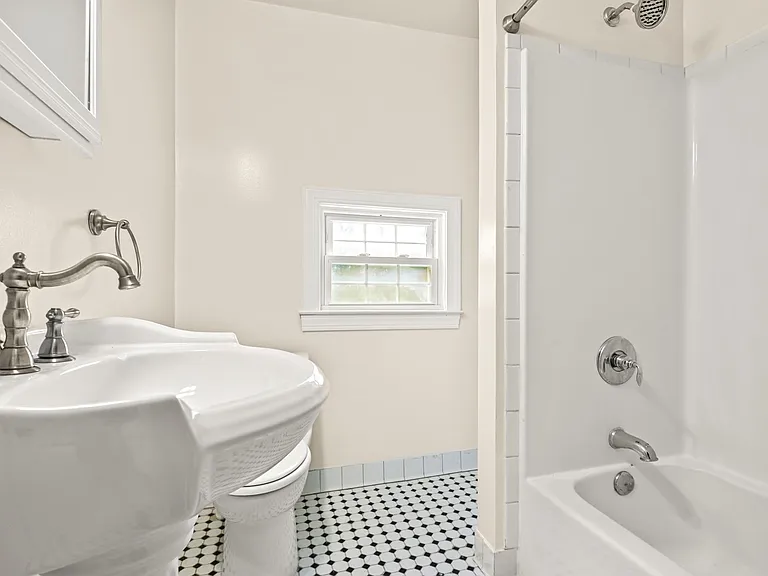 523 Allegheny Ave — Photo 40