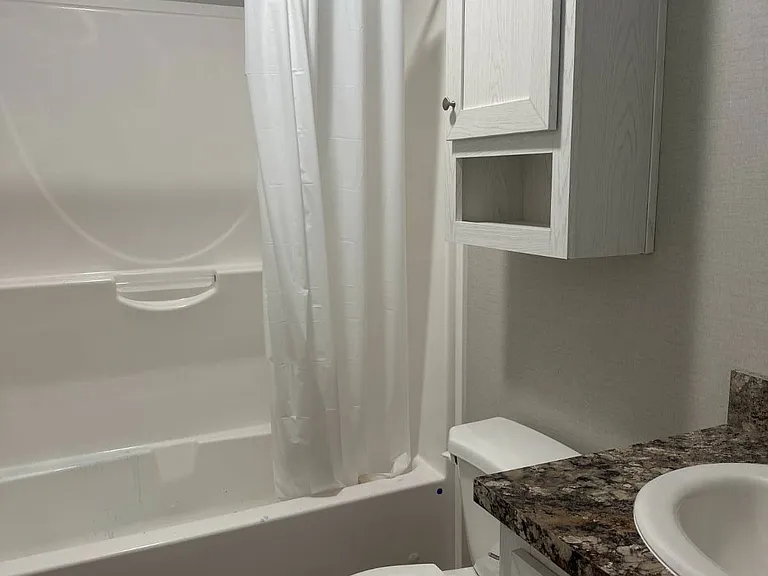 921 Peacock Ln — Photo 8