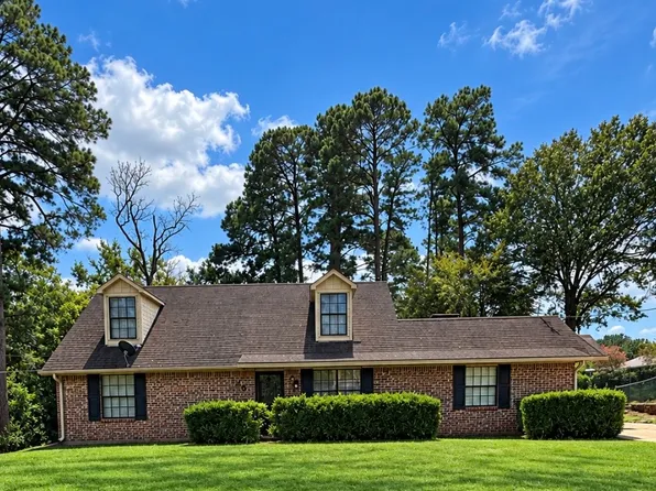 135 Longhorn Dr, Palestine, TX 75801