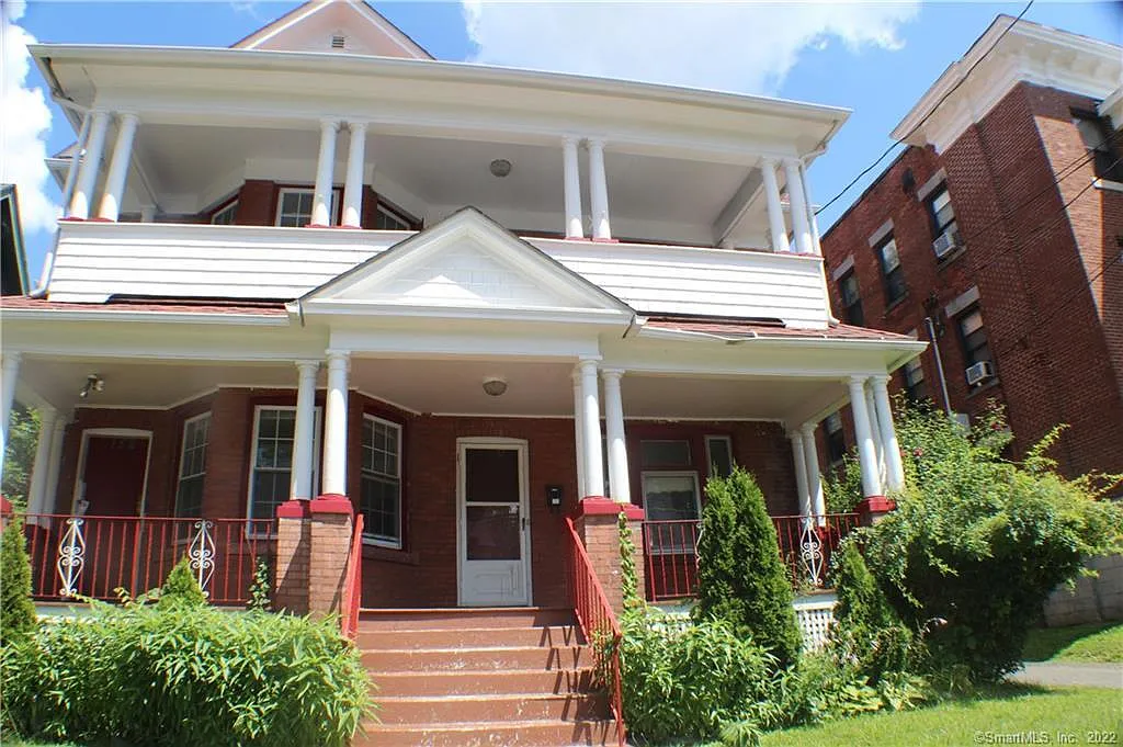 4 bed, 1700 sqft, $2,800 — Photo 1