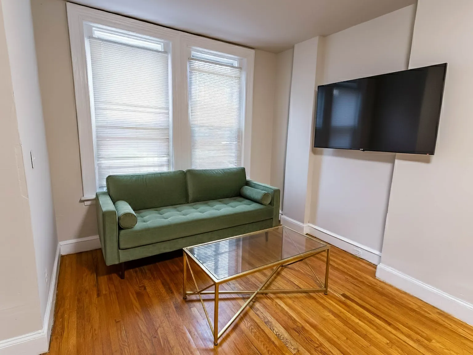 5 bed, 2.5 bath, 1250 sqft, $4,375 — Photo 4