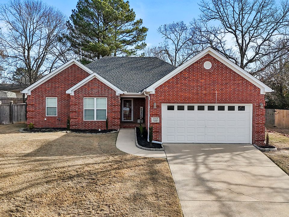 1st image of 1717 Pioneer Dr
