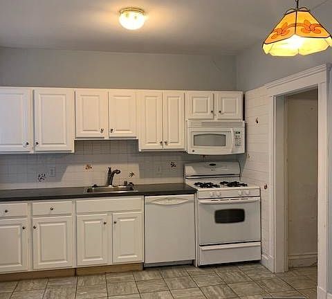 2nd image of 32 Chiswick Rd #4