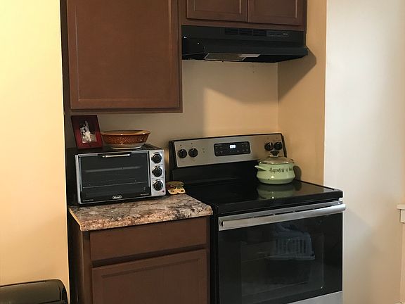 2nd fl. full kitchen
