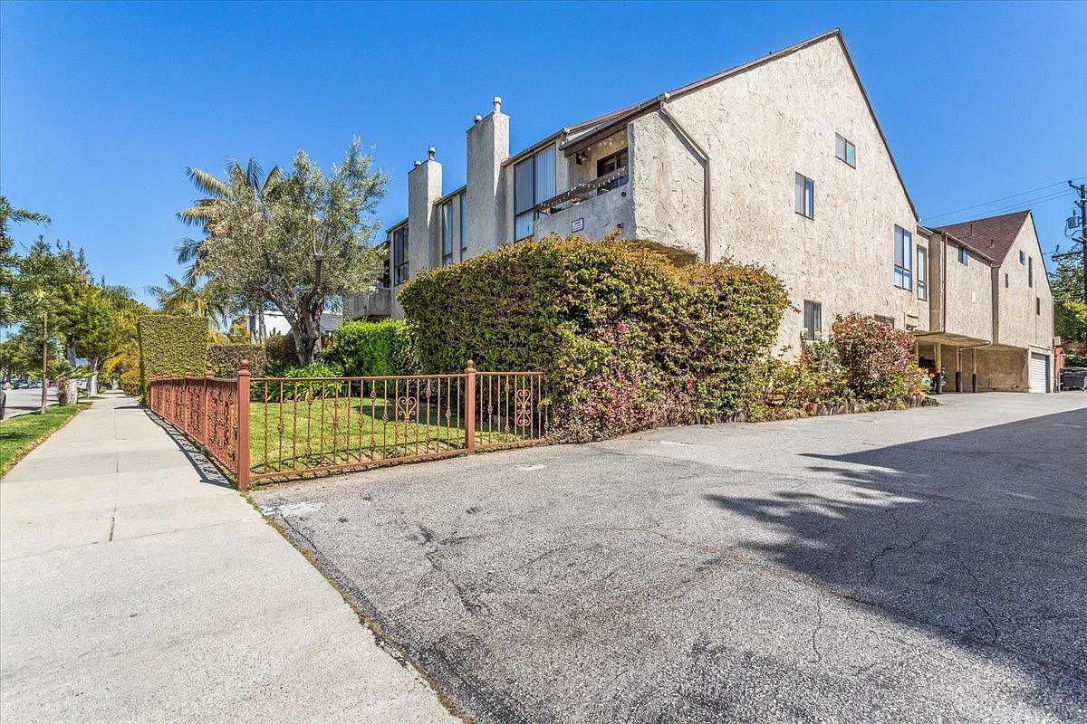 2 bed, 1321 sqft, $3,450 — Photo 1