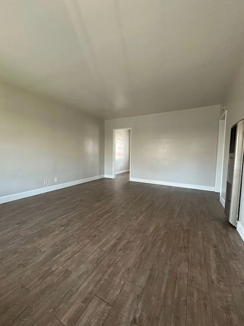 LAST 1 Bedroom/ 1 Bathroom Apartment Available! — Photo 2
