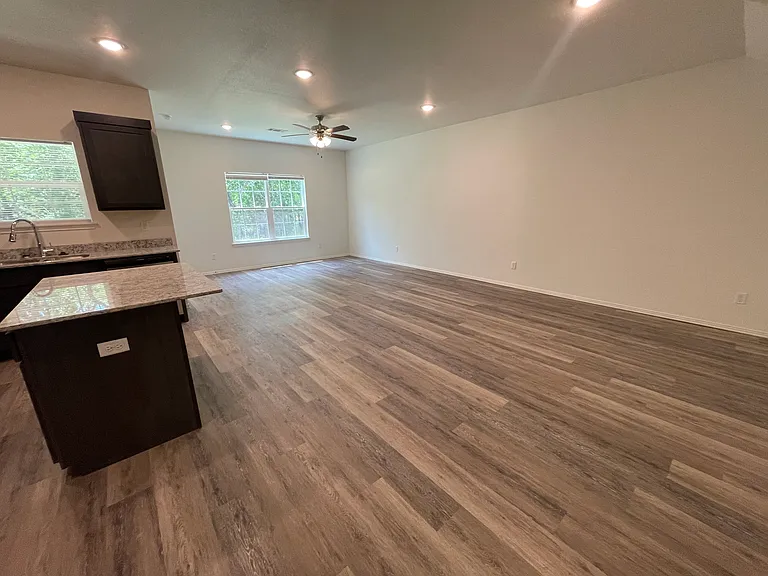 711 S Benchmark Ln — Photo 3