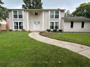 2081 Babcock Dr, Troy, MI
