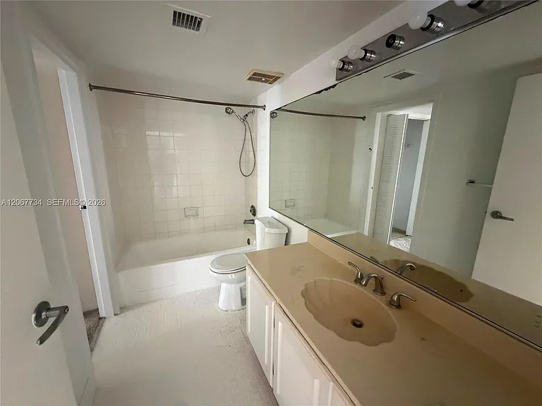 7601 E Treasure Dr #2220 — Photo 5