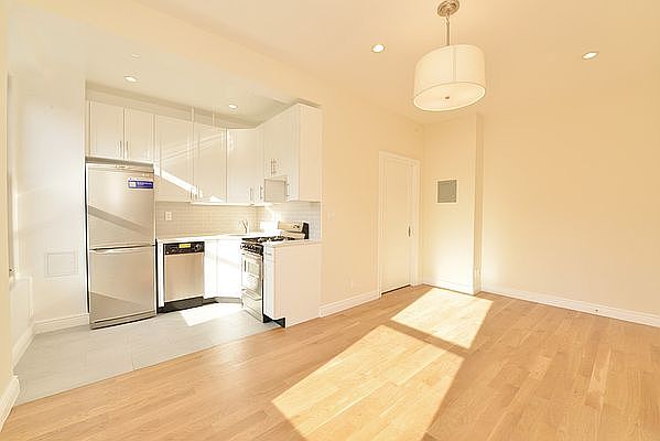 1st image of 30 W 9th St APT 4D