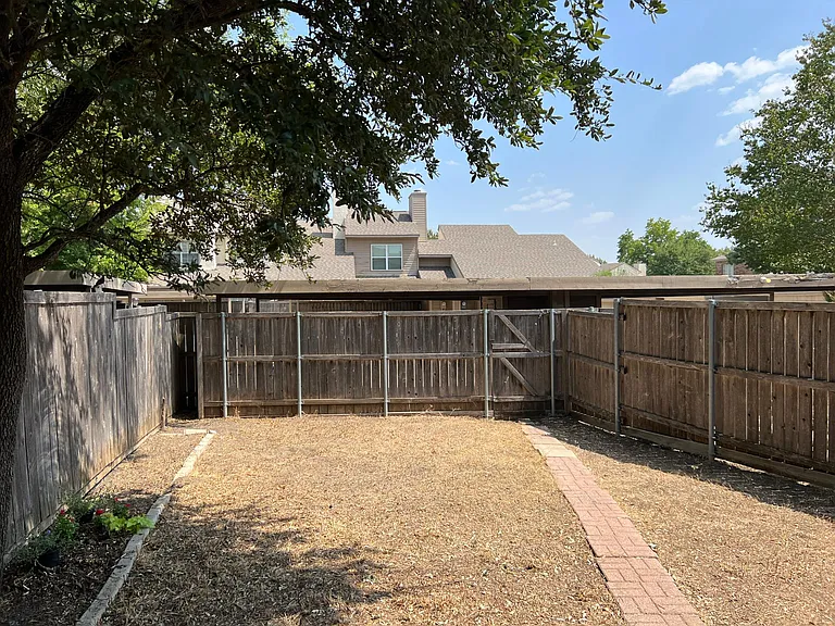 12828 Woodbend Ct — Photo 37