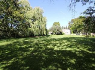 2505 Rockway Ln W, Brookfield, WI 53005