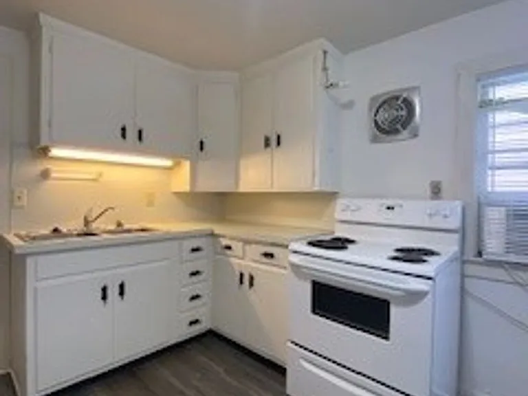 748 N Lake St — Photo 1