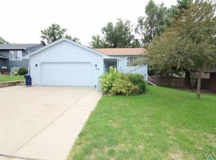 1305 E Old Hickory St, Sioux Falls, SD 57104