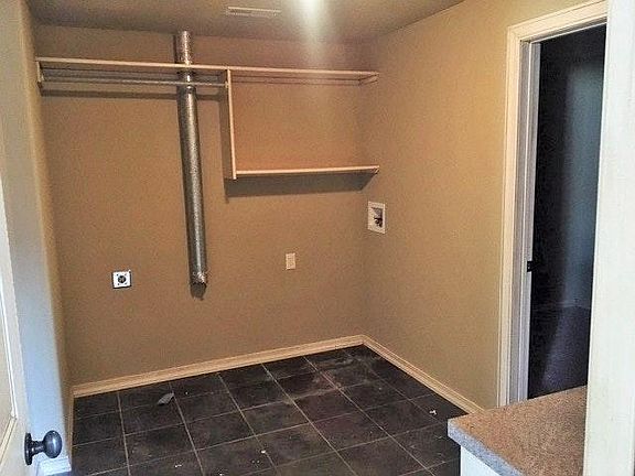 Utility Room w/ Washer & Dryer Hookups