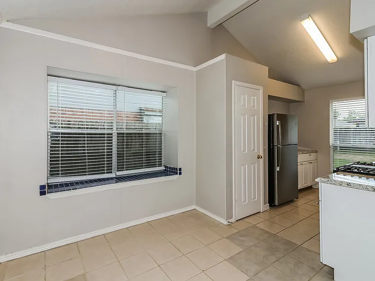 20250 Telegraph Square Ln — Photo 6