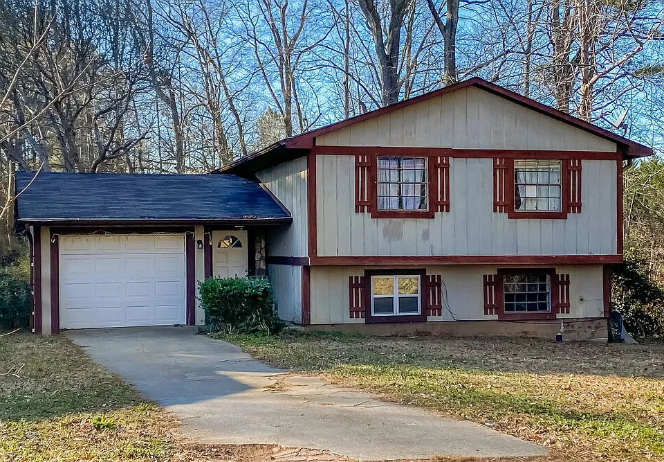 8851 Crestmont Dr
