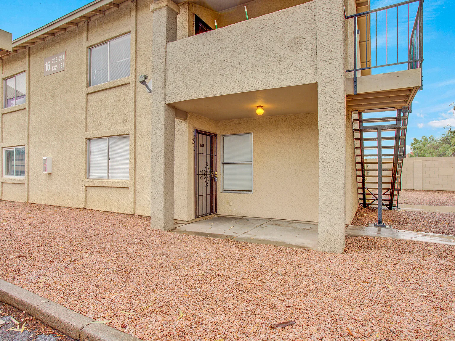 2 bed, 812 sqft, $1,200 — Photo 2
