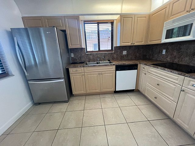 1st image of 209 Lakeview Dr APT 201