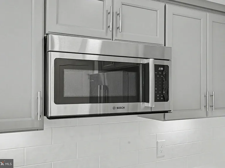 701 N Henry St #502 — Photo 33