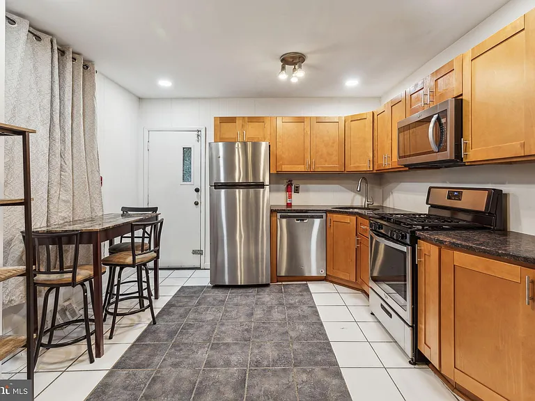 1808 W Diamond St #1 — Photo 2