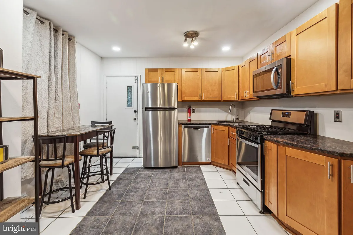 Building Photo - 1808 W Diamond St #1